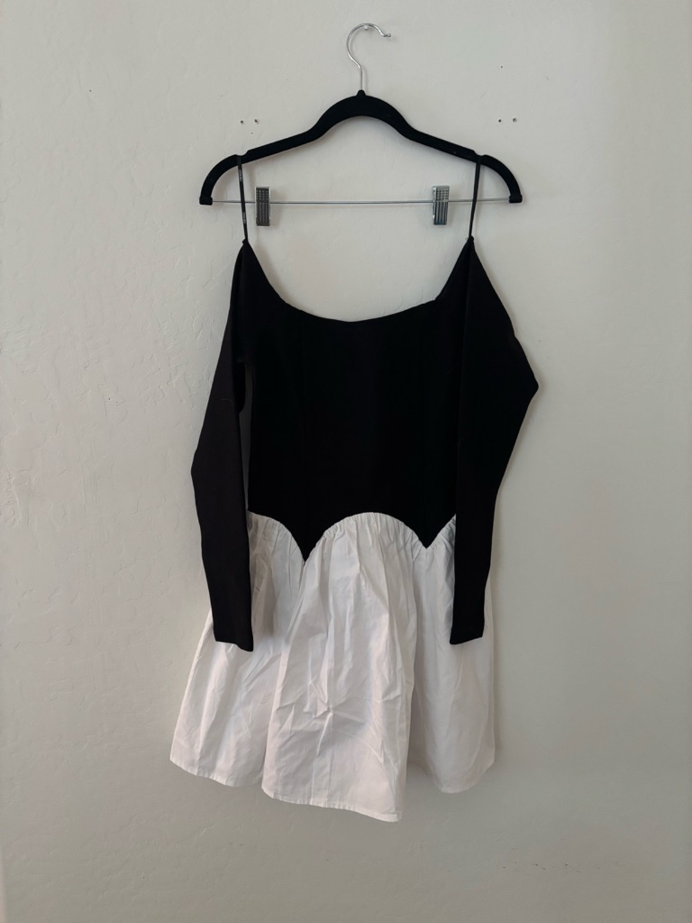 Forever 21 Black and White Long Sleeve Mini Dress